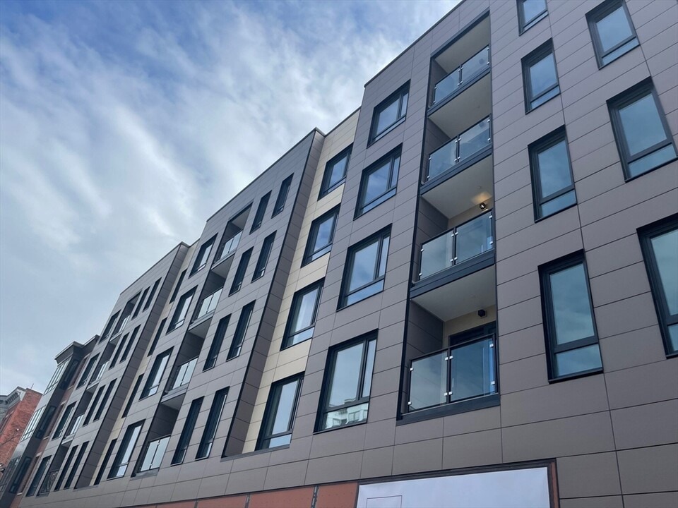 455 W Broadway in Boston, MA - Building Photo