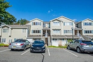 17 Livingston Rd in Morristown, NJ - Building Photo