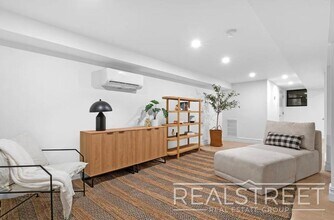 Stunning Brand New Townhouse for Rent in B in Brooklyn, NY - Building Photo - Building Photo