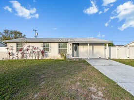 306 Flamingo Dr in Apollo Beach, FL - Building Photo