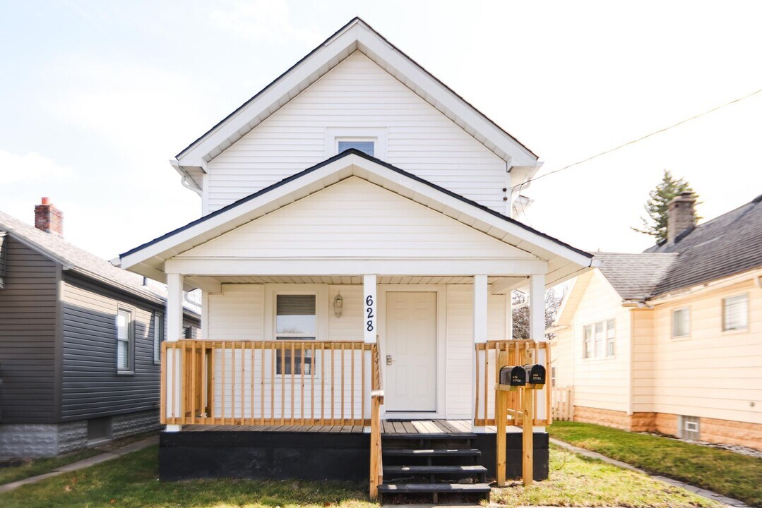 628 Evesham Ave in Toledo, OH - Building Photo