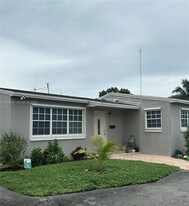 1041 NW 196th St in Miami, FL - Building Photo