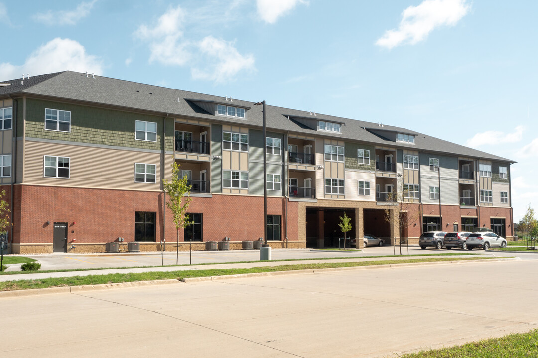 Crossing Commons Apartments in Coralville, IA - Foto de edificio
