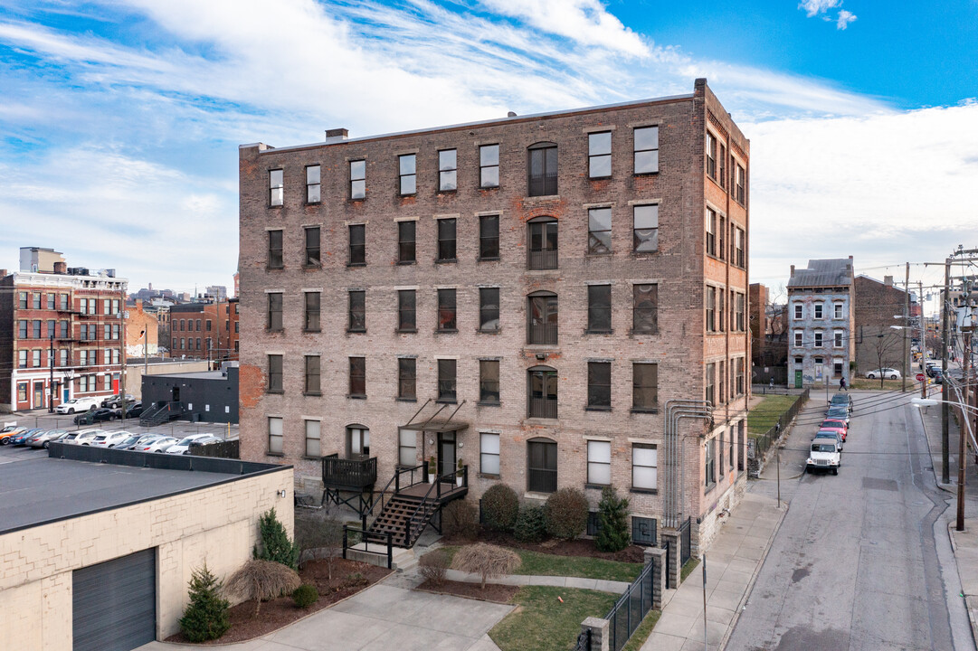 1908 Dunlap St in Cincinnati, OH - Building Photo