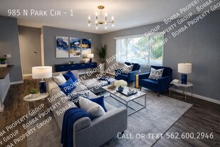 985 N Pk Cir in Long Beach, CA - Building Photo