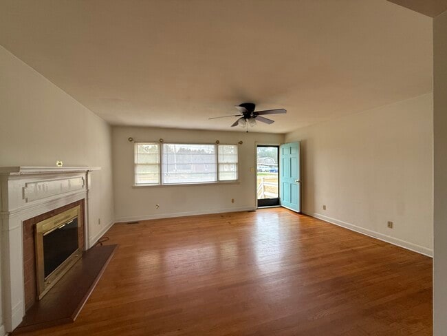 106 Hawthorne Dr in Elizabeth City, NC - Building Photo - Building Photo