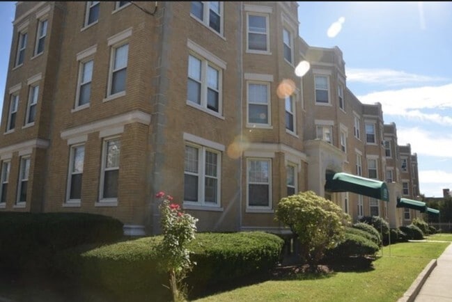 86 Maple St, Unit 1 in Malden, MA - Building Photo
