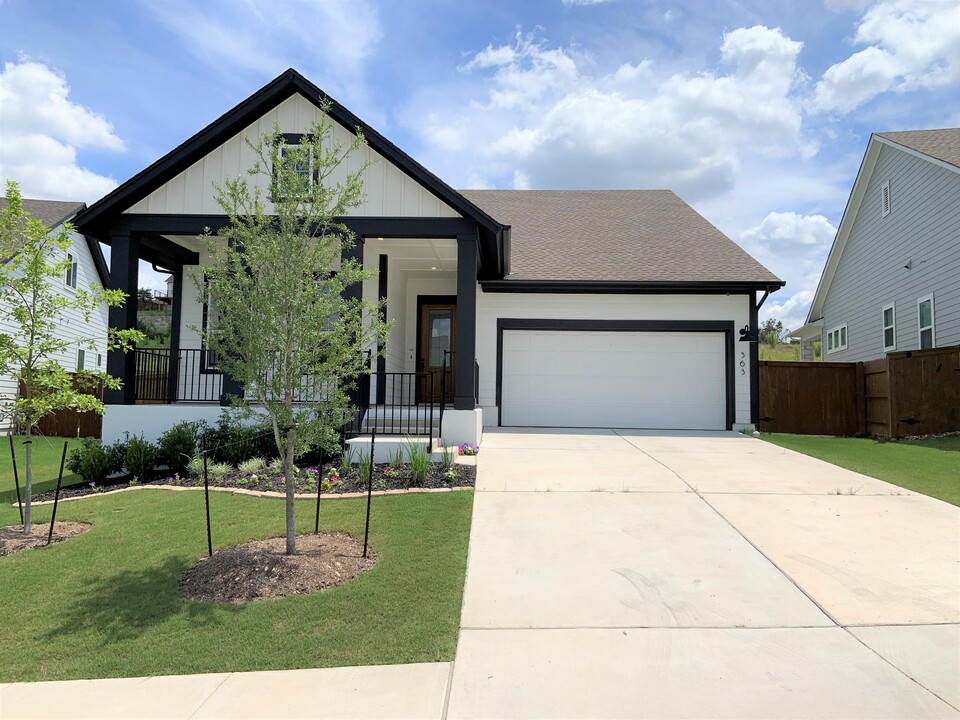 363 Crimson Sky Ct in Dripping Springs, TX - Building Photo