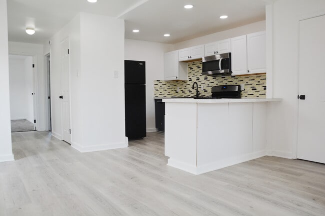 213 Glenside Ave, Unit B in Holmes, PA - Building Photo - Building Photo