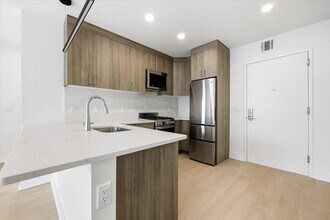 303 Madison St in Hoboken, NJ - Building Photo - Building Photo