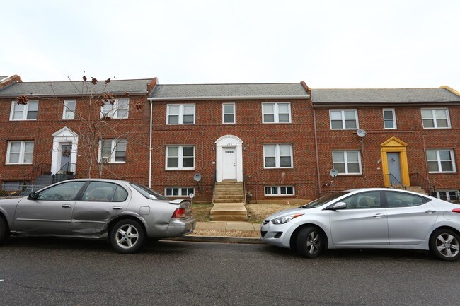 1354 Queen St NE in Washington, DC - Foto de edificio - Building Photo