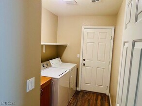 212 Horizon Peak Dr in Henderson, NV - Building Photo - Building Photo