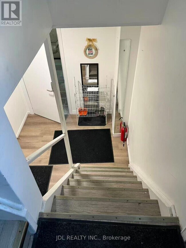 15 Summerglade Dr in Toronto, ON - Building Photo - Building Photo