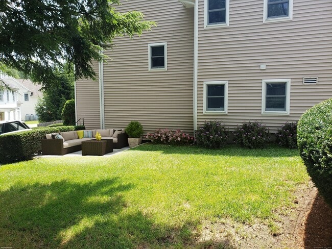 115 Parade Hill Rd in New Canaan, CT - Building Photo - Building Photo