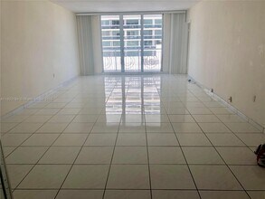 5825 Collins Ave in Miami Beach, FL - Building Photo - Building Photo
