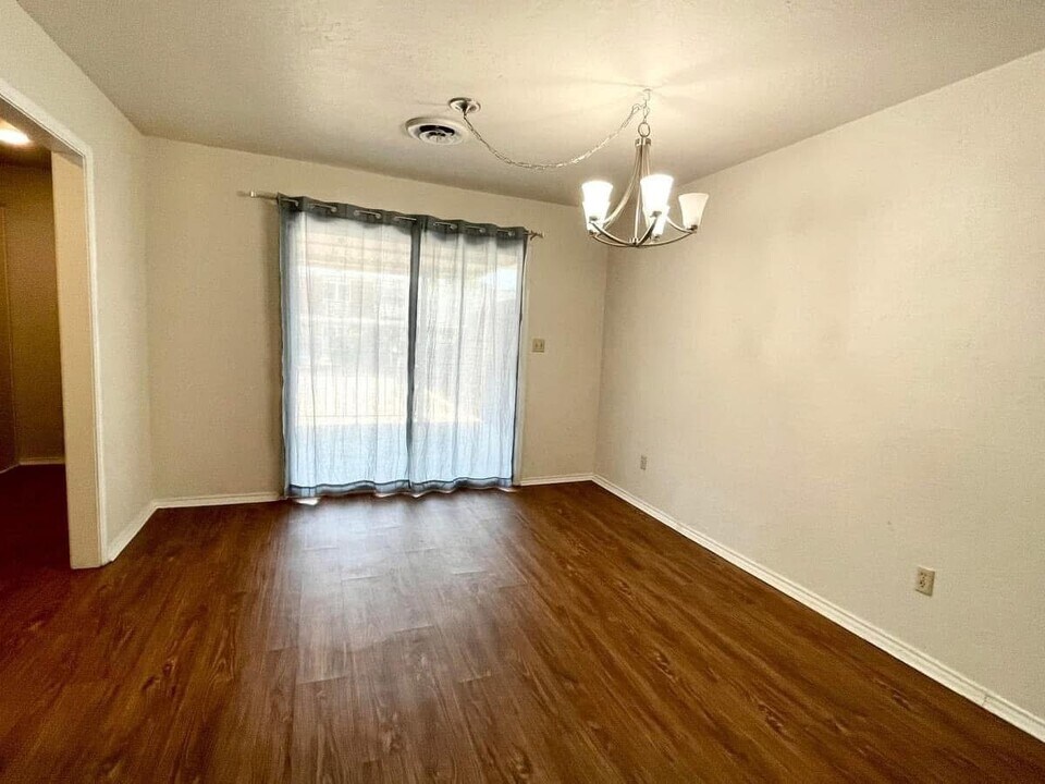 1432 S Stoneridge Manor in Ardmore, OK - Building Photo