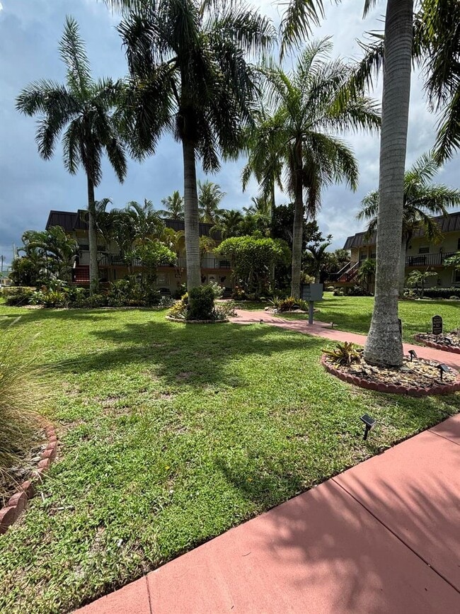 400 Fern St, Unit 1-c in Jupiter, FL - Foto de edificio - Building Photo