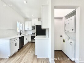 1019 Albany St, Unit 6 in Los Angeles, CA - Building Photo