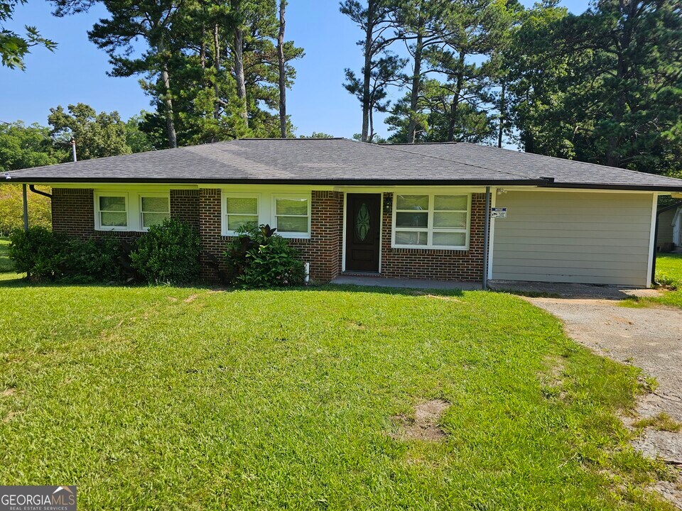 2744 Chamblee Tucker Rd in Chamblee, GA - Building Photo