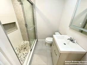 108 Buttonwood St, Unit 2 in Boston, MA - Building Photo - Building Photo