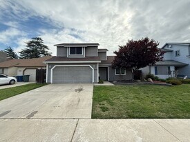 3086 Beverly Ct in Merced, CA - Building Photo