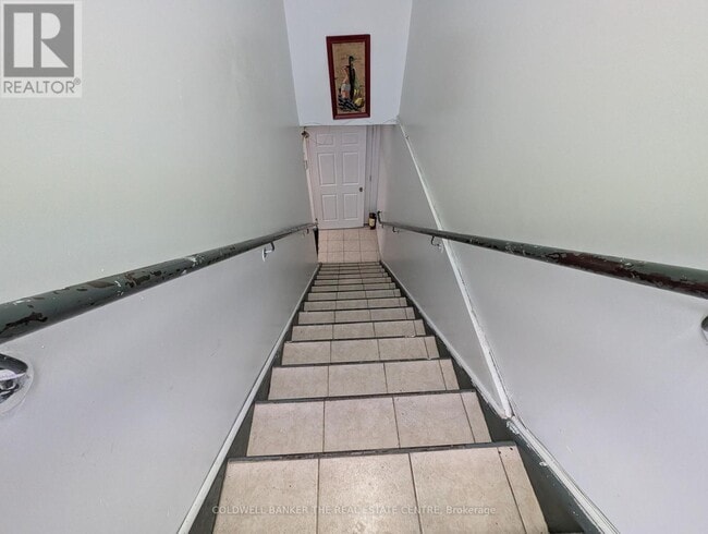 2823 Danforth Ave in Toronto, ON - Building Photo - Building Photo