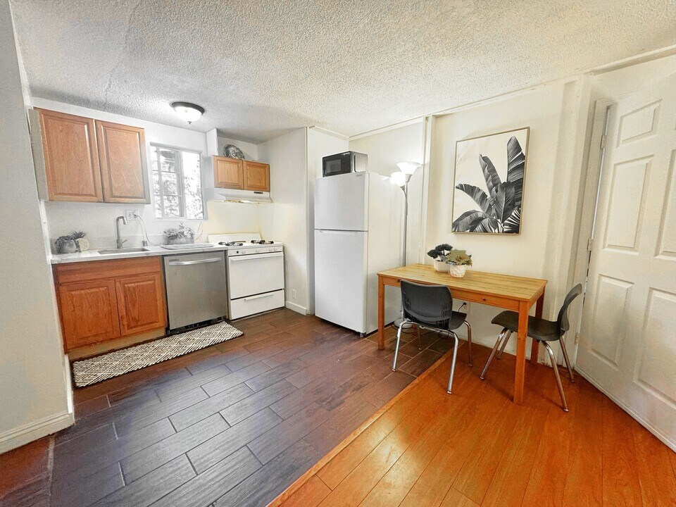 1201 W 36th St in Los Angeles, CA - Building Photo