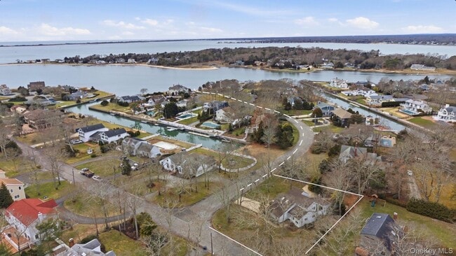 1 Canal Way in Hampton Bays, NY - Building Photo - Building Photo