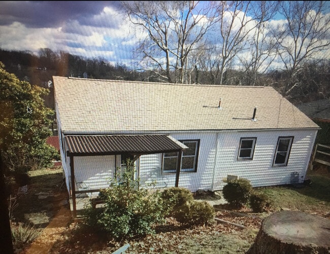 831 Scenic Dr in Charleston, WV - Building Photo - Building Photo