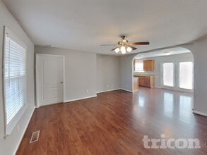 1621 Robert Rd in Columbia, TN - Foto de edificio - Building Photo