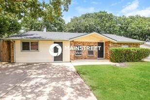 1034 Meadowbrook Dr in Grapevine, TX - Building Photo