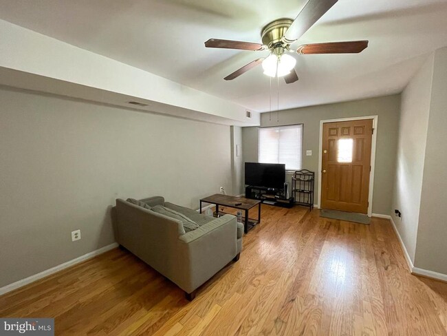 8413 Alameda Ct in Alexandria, VA - Building Photo - Building Photo