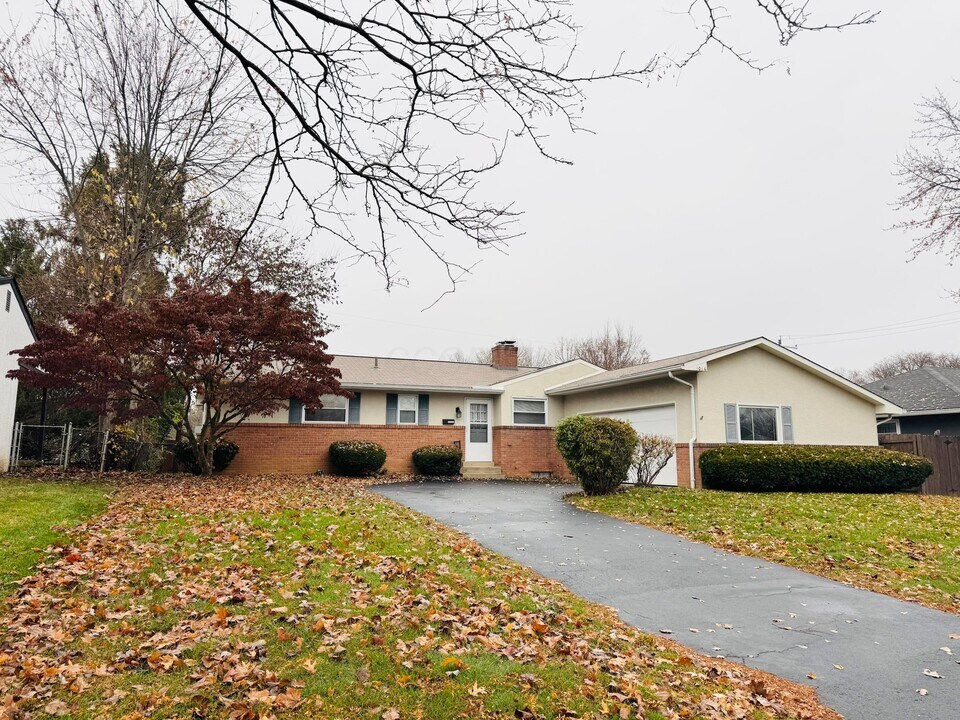 1016 Lambeth Dr in Columbus, OH - Building Photo