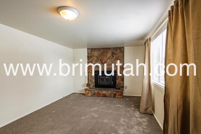 775 E Johnsonway Dr in Sandy, UT - Building Photo - Building Photo