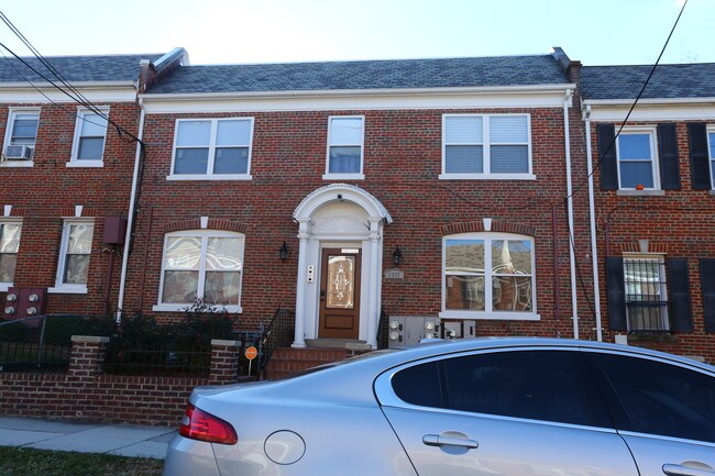 1317 Adams St NE