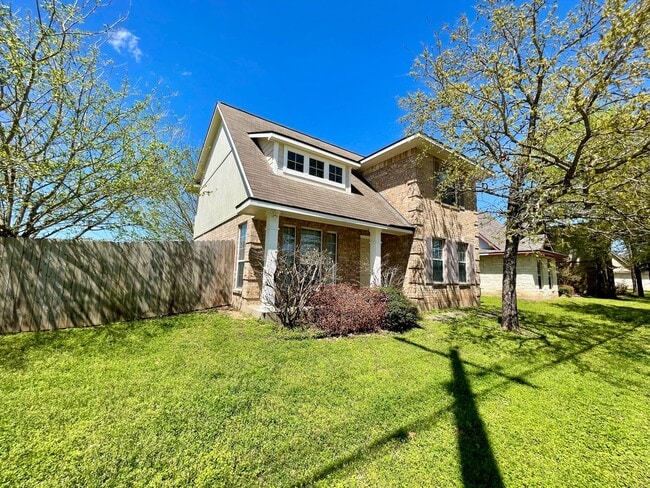 AUGUST 2026 PRE-LEASE! Cute Corner Home w/ in College Station, TX - Building Photo - Building Photo