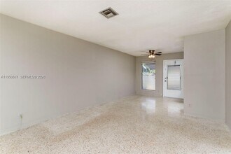 2215 Jackson St in Hollywood, FL - Building Photo - Building Photo
