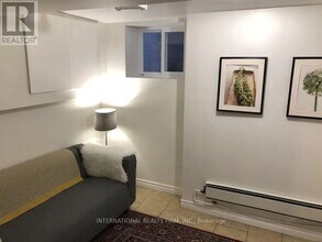 201 Madison Ave in Toronto, ON - Building Photo - Building Photo