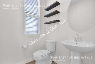 9464 E Tumeric Ave in Mesa, AZ - Foto de edificio - Building Photo