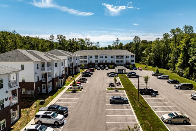 East Forest Park in Dickson, TN - Foto de edificio - Building Photo