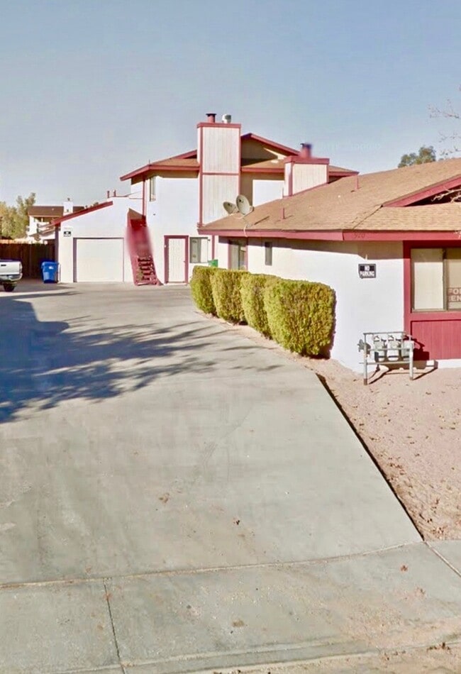 property at 920 W Perdew Ave