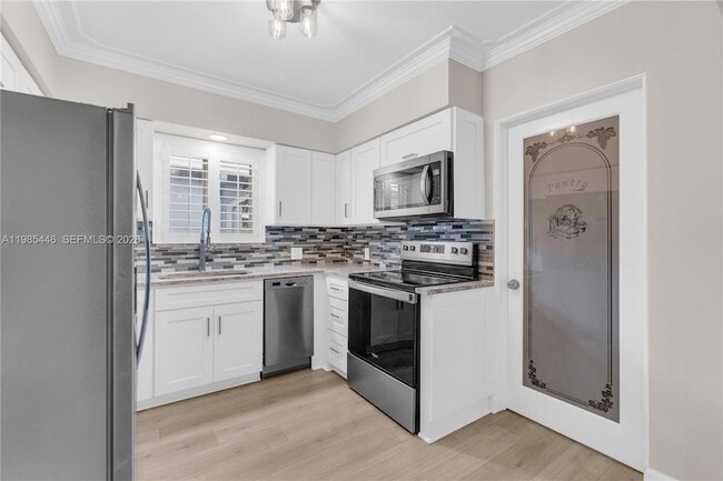 211 SE 1st Terrace in Dania Beach, FL - Foto de edificio - Building Photo