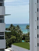 3100 Collins Ave in Miami, FL - Building Photo