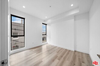 5612 Lexington Ave in Los Angeles, CA - Building Photo - Building Photo
