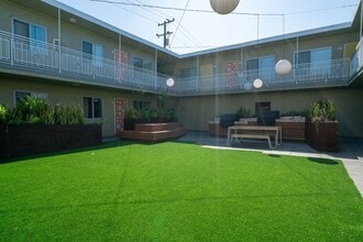 210 E 29th St in Long Beach, CA - Building Photo - Building Photo