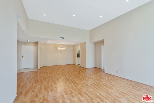 910 S Bedford St-Unit -301 in Los Angeles, CA - Building Photo - Building Photo
