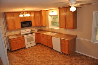 2703 Indian Run Rd in Amissville, VA - Building Photo - Building Photo