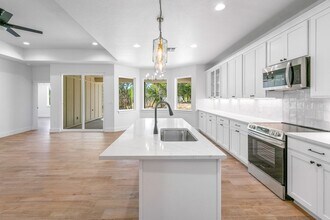 130 Homer Dr W in Kerrville, TX - Building Photo - Building Photo