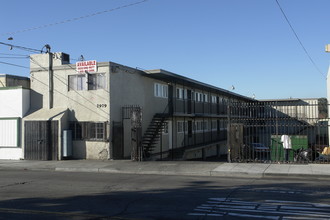 MacArthur Apartments in Oakland, CA - Building Photo - Building Photo