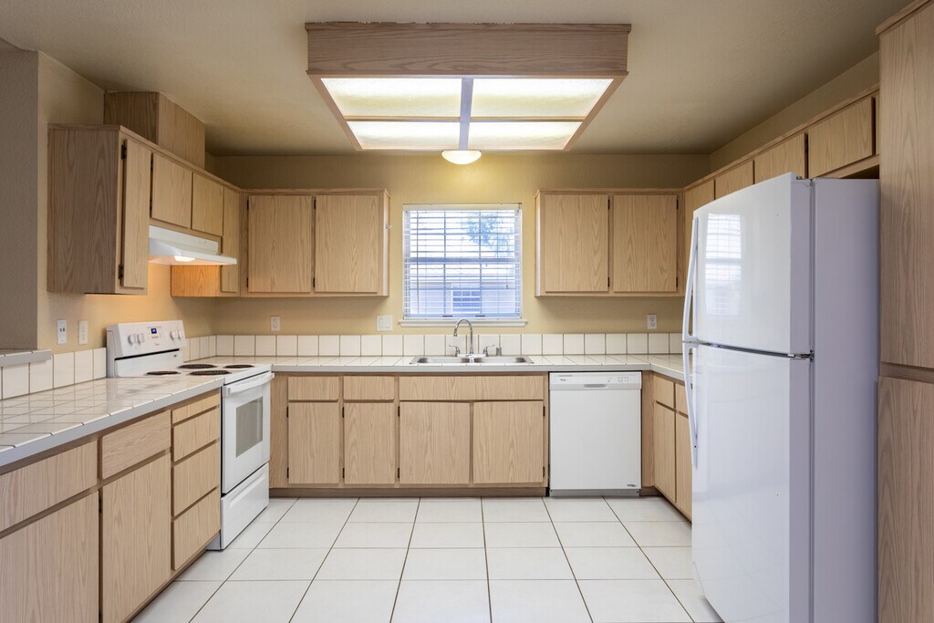 Cottonwood Grove Apartments in Clovis, CA